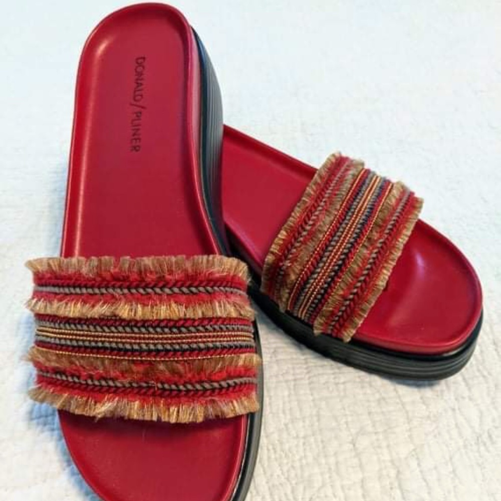 Donald J Pliner Fiji Sandal